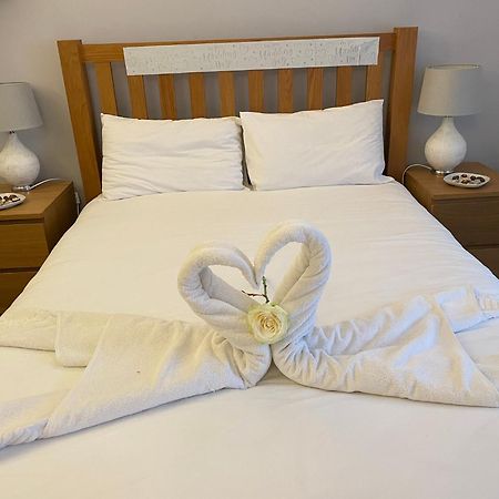 Bournemouth Hot Tub & Sauna Holiday Let Exteriör bild