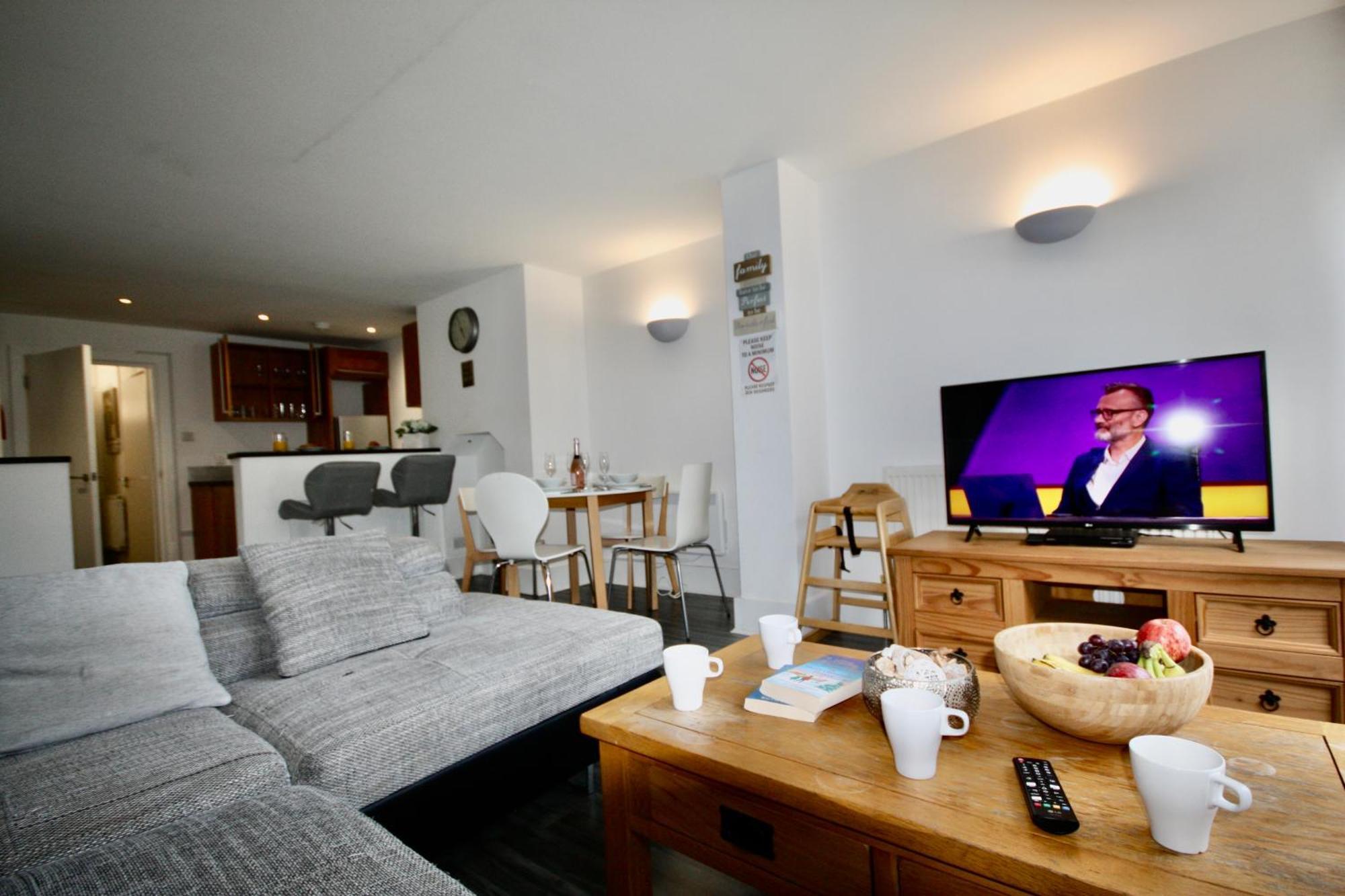 Bournemouth Hot Tub & Sauna Holiday Let Exteriör bild