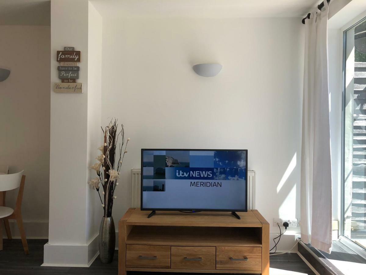 Bournemouth Hot Tub & Sauna Holiday Let Exteriör bild