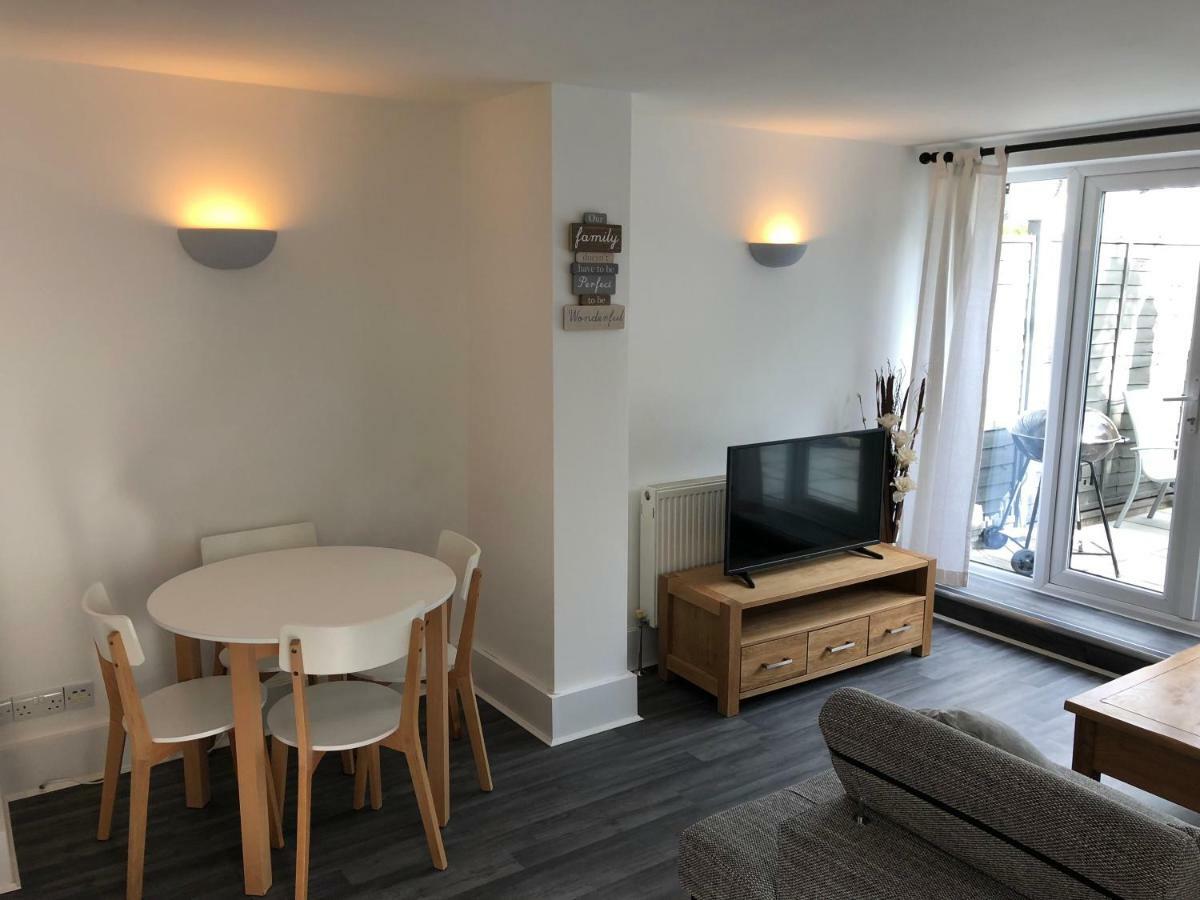 Bournemouth Hot Tub & Sauna Holiday Let Exteriör bild